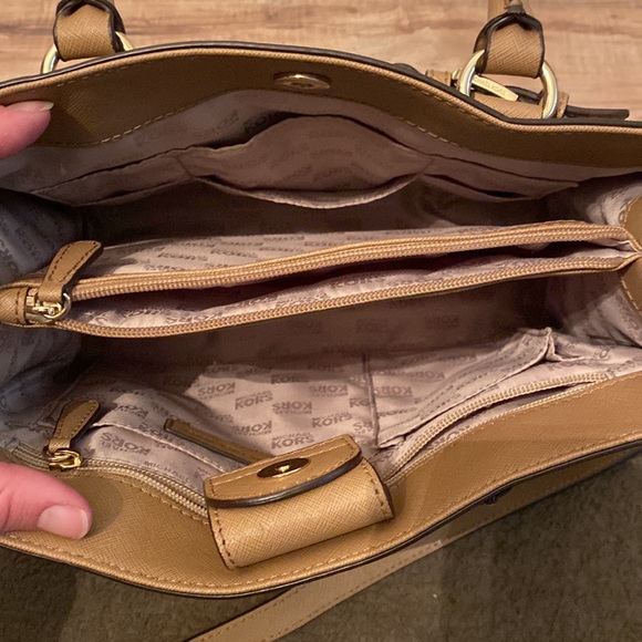 Michael Kors Hamilton Satchel - Picture 5 of 16